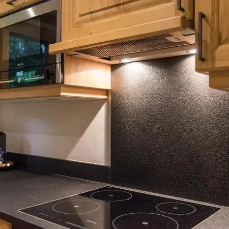 Sleeps 6 Wifi Apartment *
