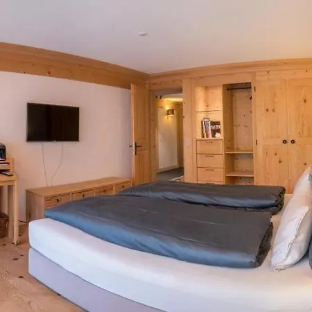 Sleeps 6 Wifi Apartment